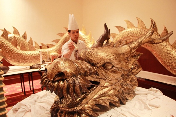 cercasi-5-chef-italiani-allestero-in-asia-chocolate_dragon_cake-lavoro-cuoco-estero
