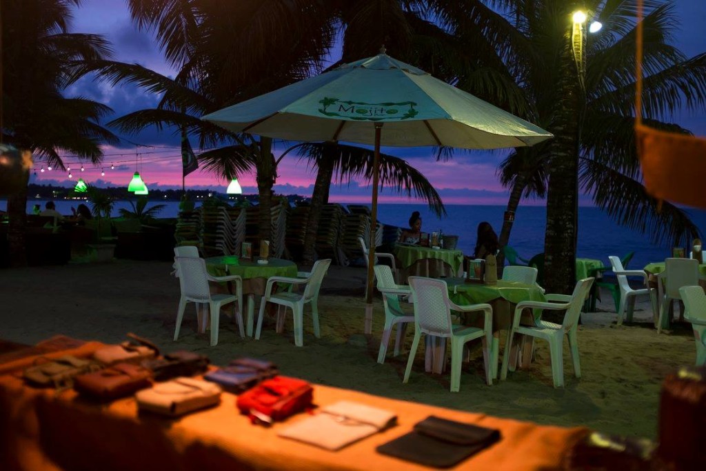 Cercasi Restaurant Manager per American Bar sulla spiaggia nei Caraibi