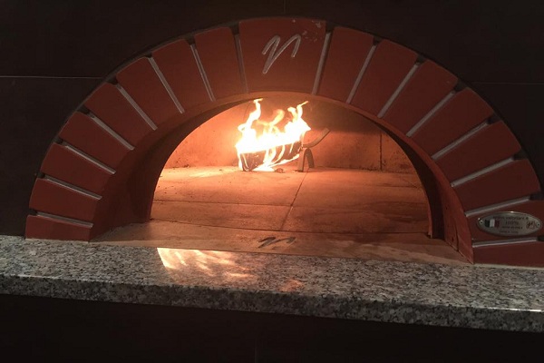 Neapolitan pizza maker wanted in USA