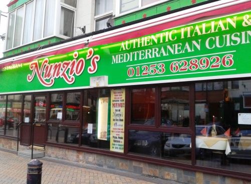 Italian restaurant Blackpool in Uk seeks Chef and pizza maker